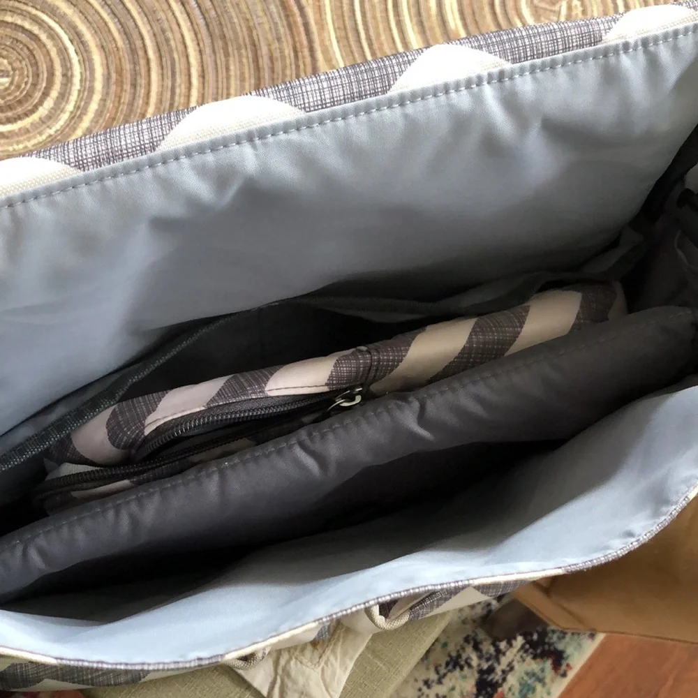 Skip Hop Diaper Bag Chevron White & Gray Changing Pad Shoulder Strap!